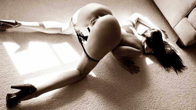 Красивые женские попы в позе