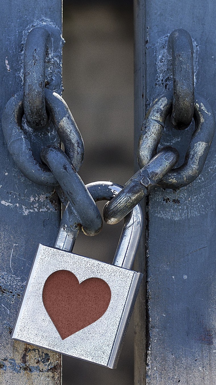 Замок в виде сердечка