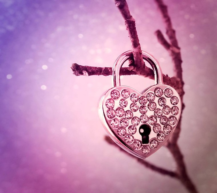 Закрытый неоновый замок