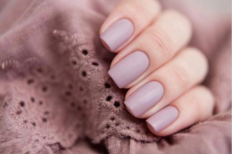 Матовый маникюр пастельных тонов