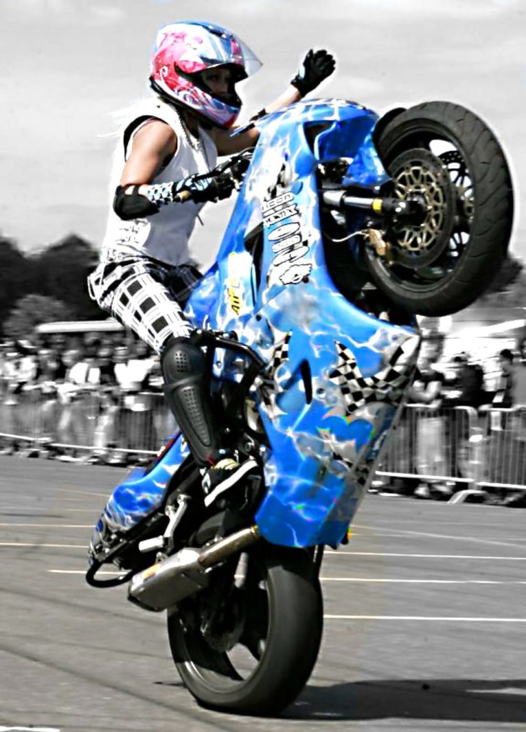 Сара Лезито мотоцикл