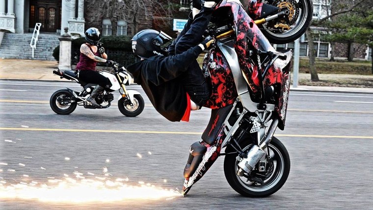 Стант Кавасаки zx6r девушка