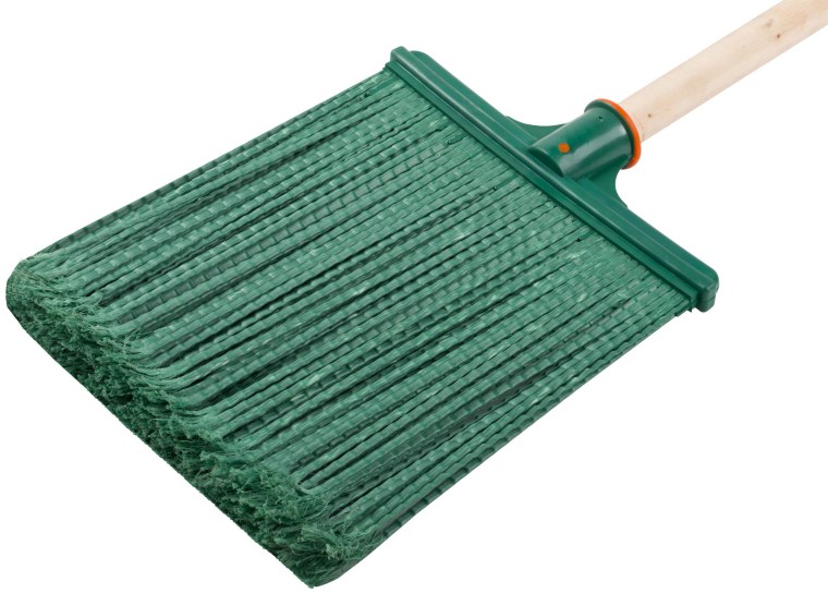 Веерная метла СИБРТЕХ 345х200х1420 мм, деревянный черенок 63230