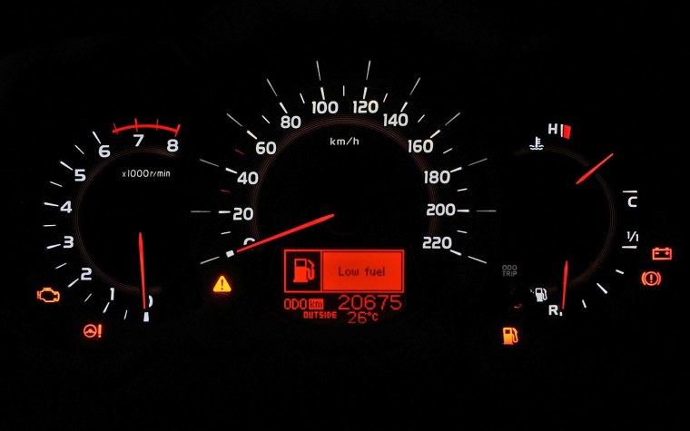 Лампочка топлива на панели