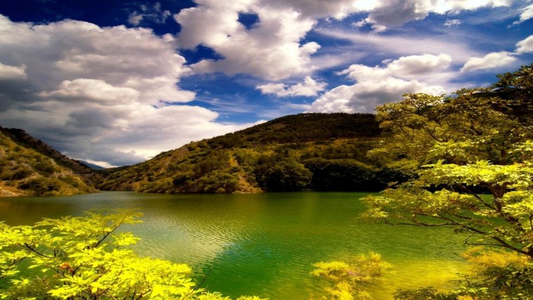 Желтое озеро