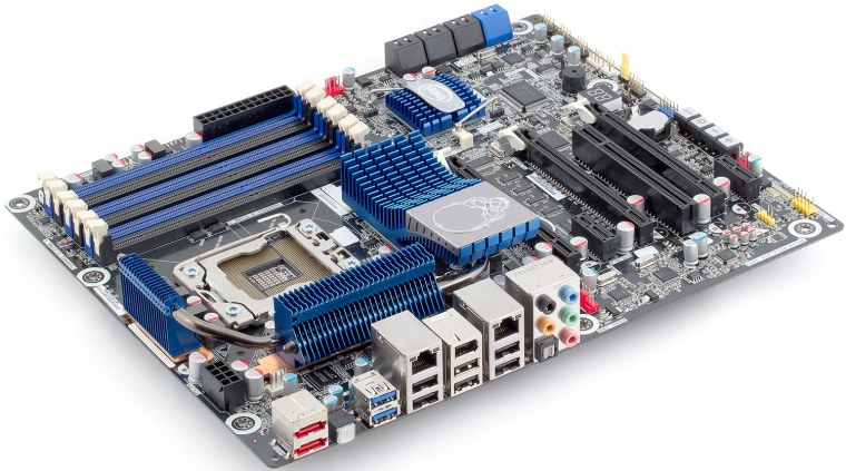 Intel Socket 1366 материнская плата