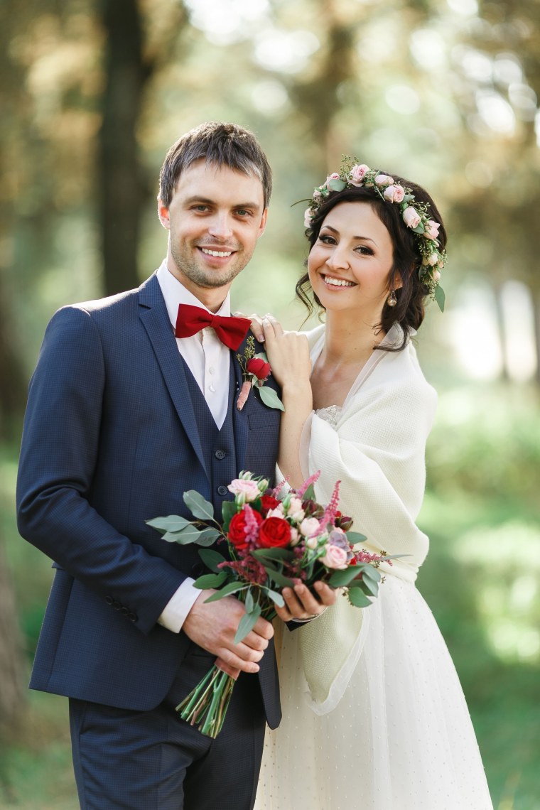 Красивые жених и невеста