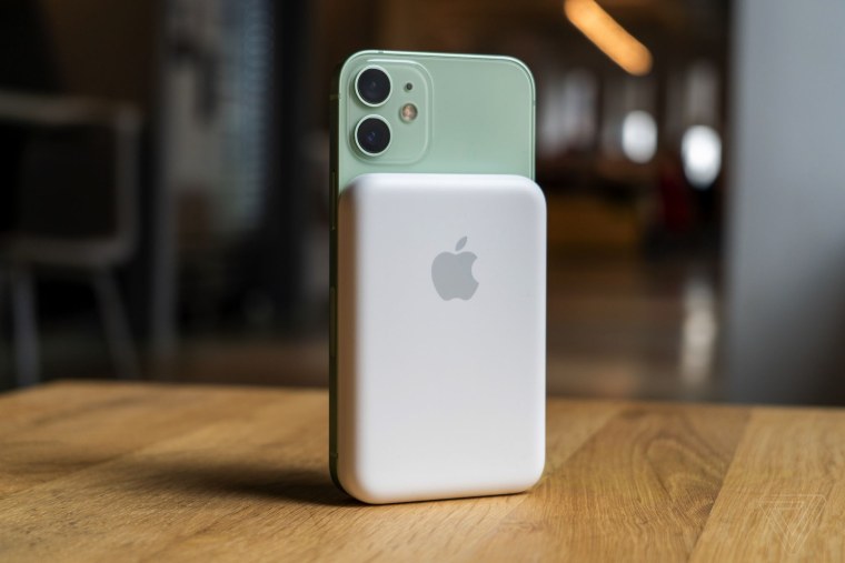 Внешний аккумулятор Apple MAGSAFE