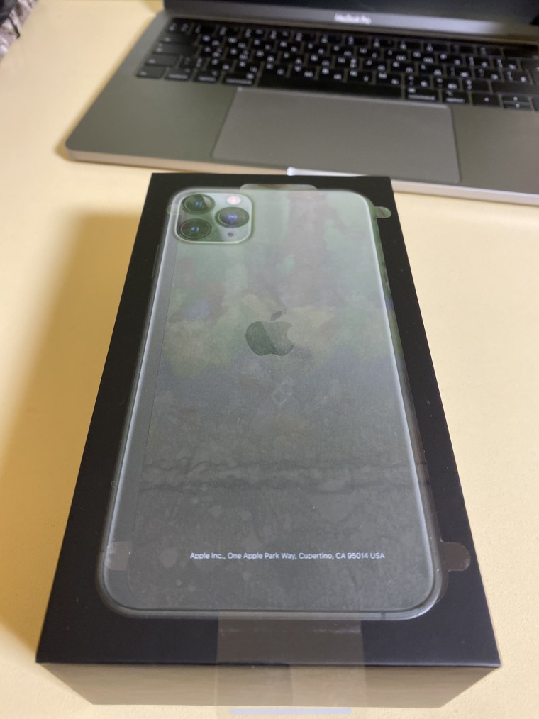 Айфон на столе фото