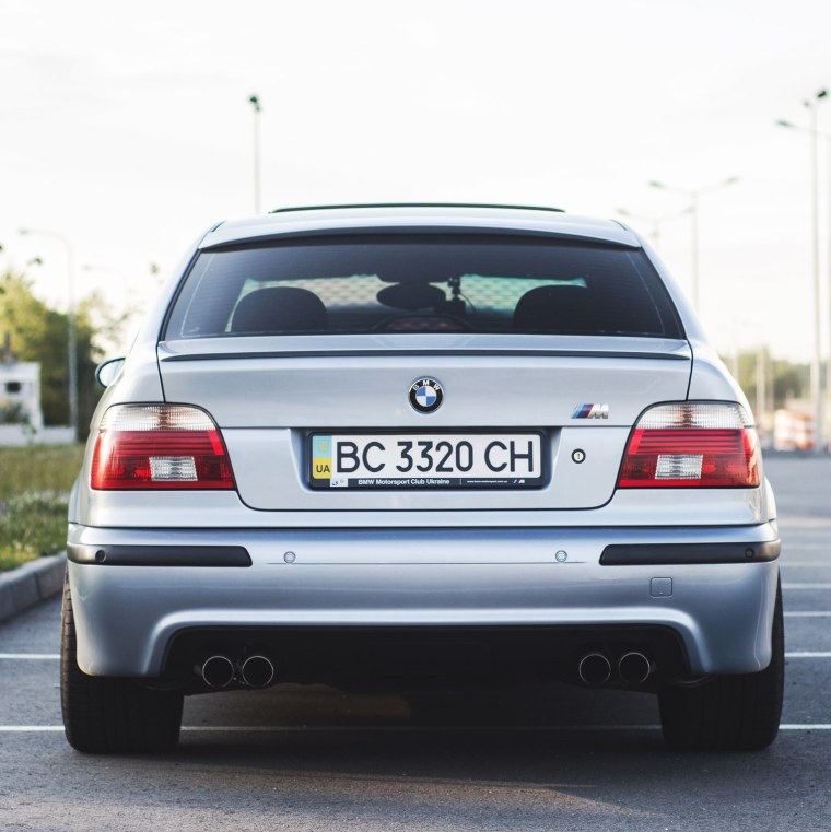 БМВ м5 е39 сзади