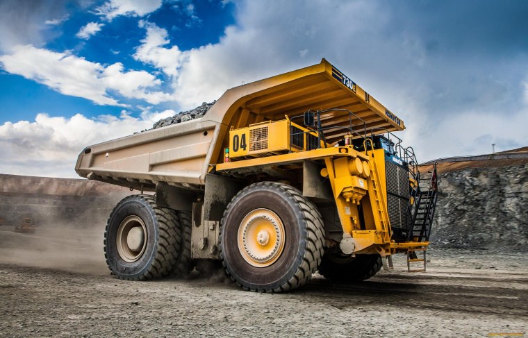 Карьерный самосвал Вольво