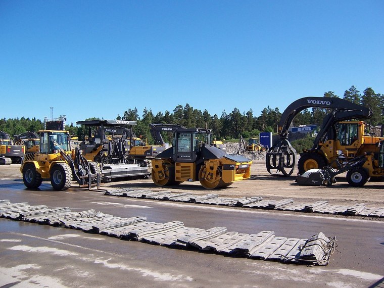 Строительный экскаватор JCB