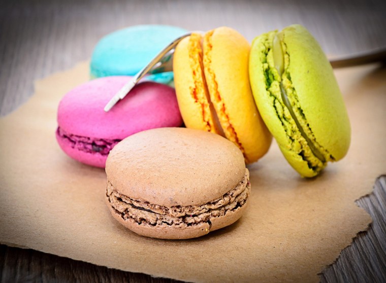 Разноцветные печенья макаронс