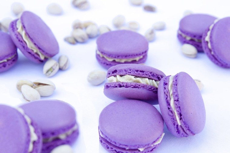 Макаронс сиреневые