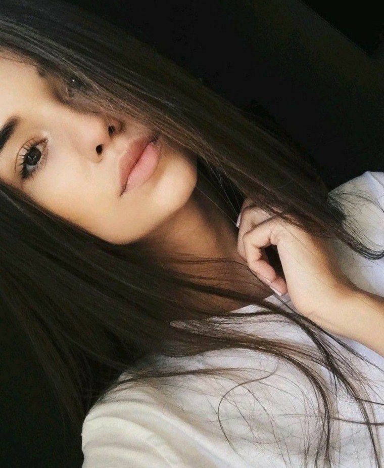 Фото красивой девушки 19 лет