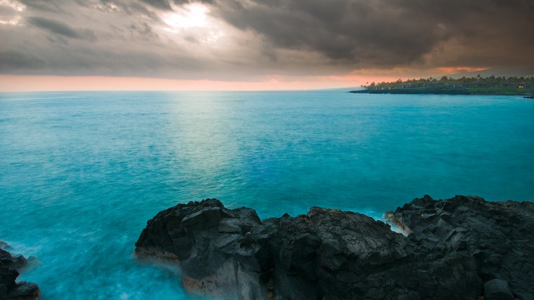 Голубое море