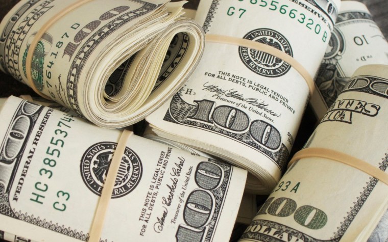 Пачка стодолларовых купюр