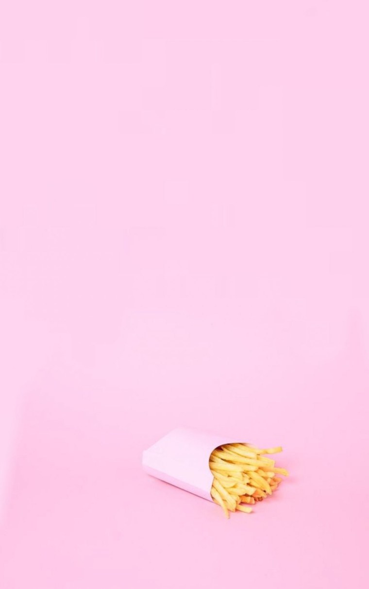 Розовый мрамор с надписями