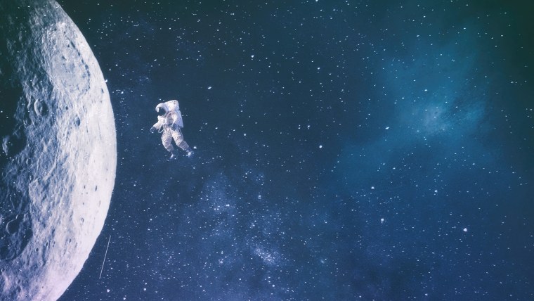 Луна в космосе