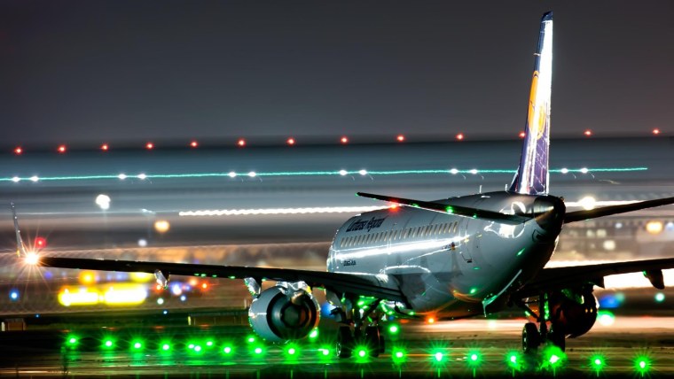 Ночной аэропорт