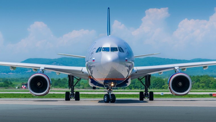 Самолёт Аэрофлот спереди