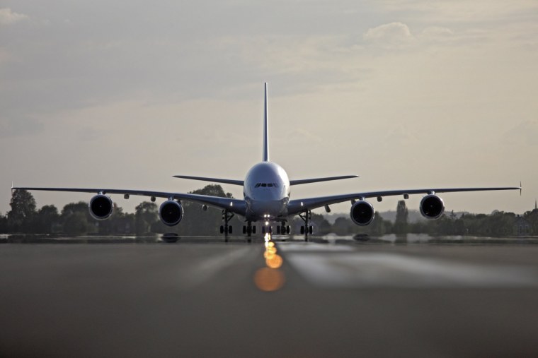 Airbus a380 взлет