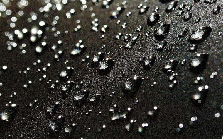 Капли на стекле