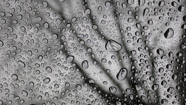 Капли дождя