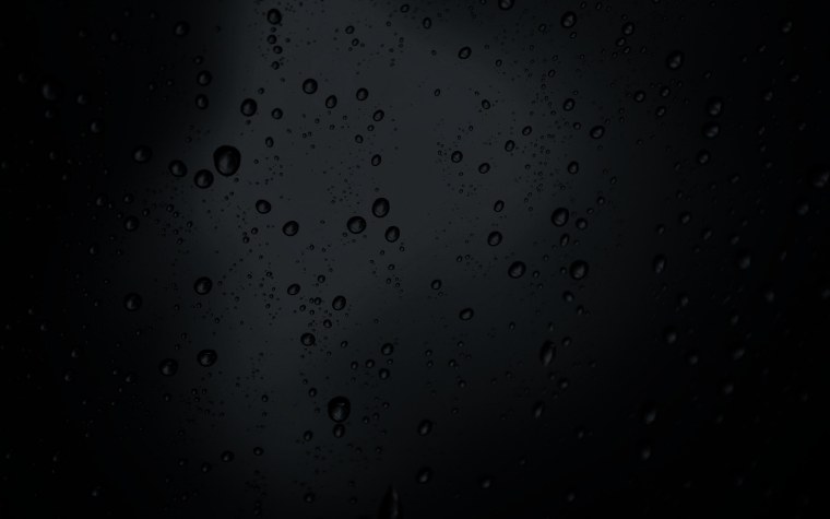 Капли воды на черном