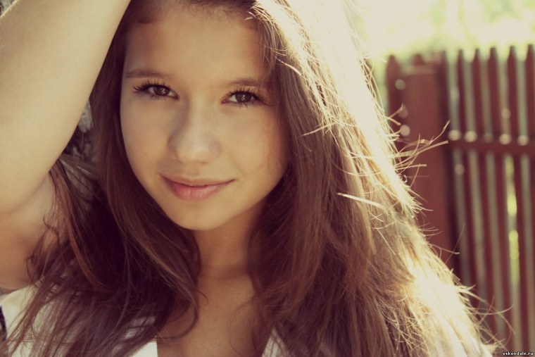 Девочка подросток летом