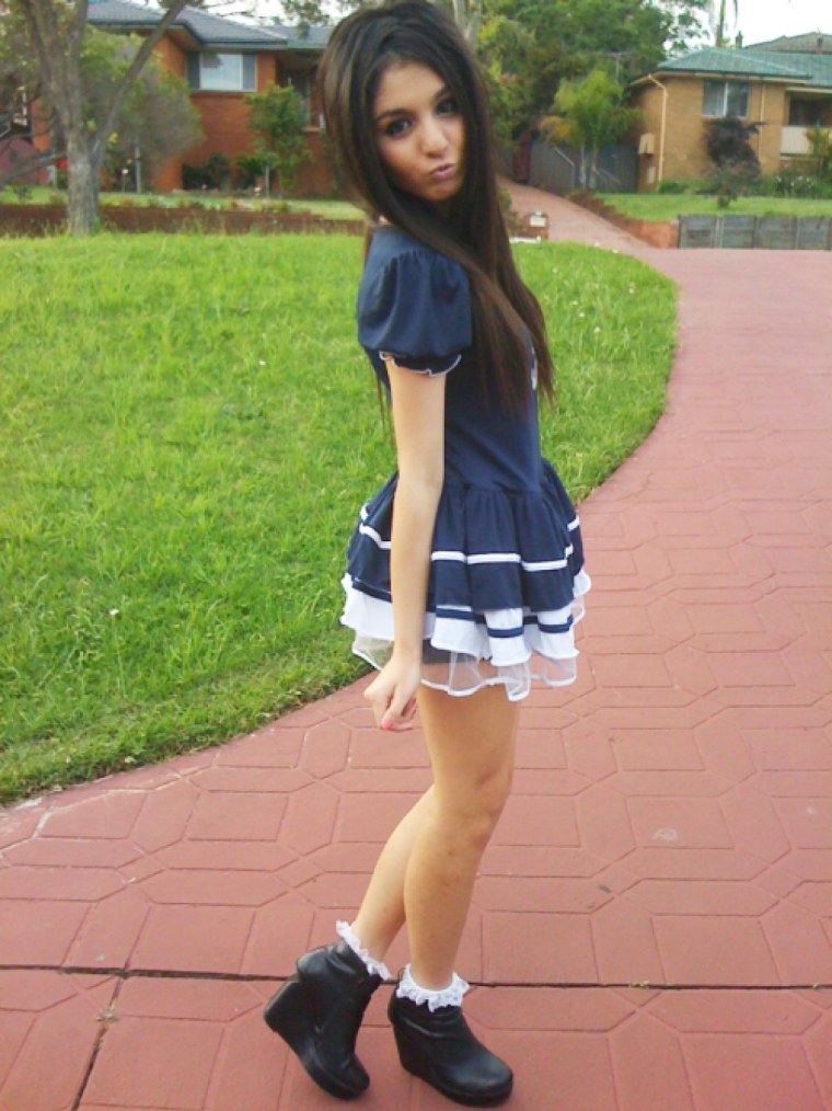 Красивая девушка 15 лет русые волосы