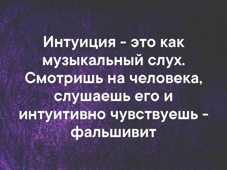 Красивая женщина молится