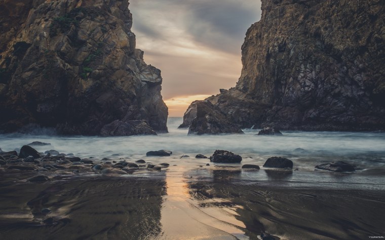 Море со скалами