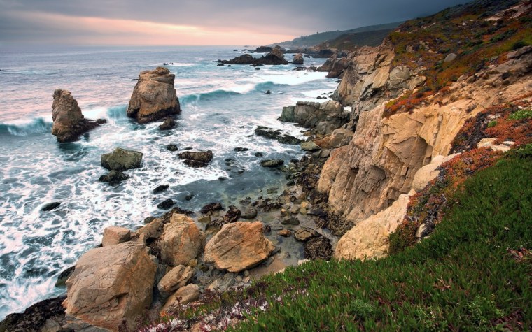 Каменистый и Скалистый берег моря