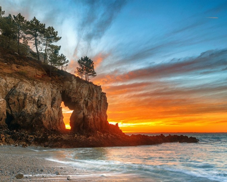 Скала арка Утес