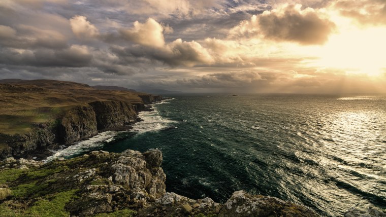 Океан со скалами