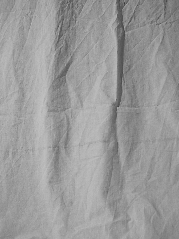 Мятая белая ткань