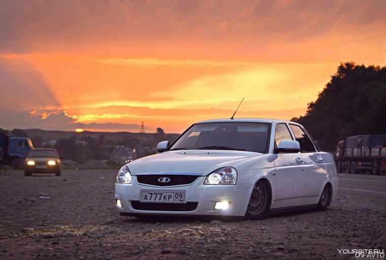 Лада Приора седан белая 2170