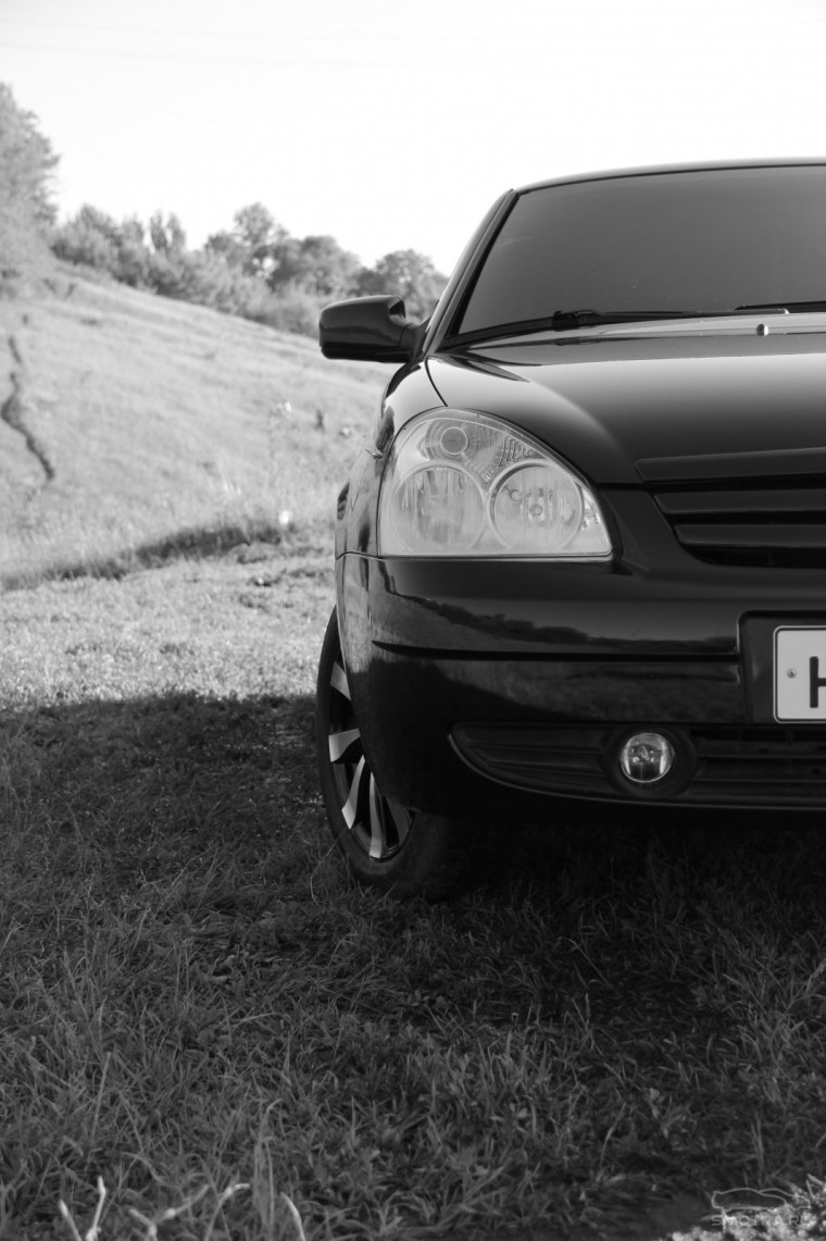 Приора хэтчбек черная