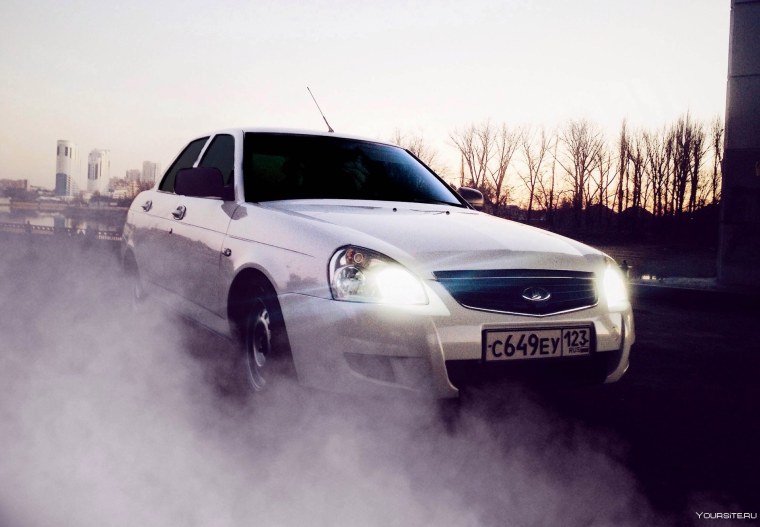 Приора Бродяга белая