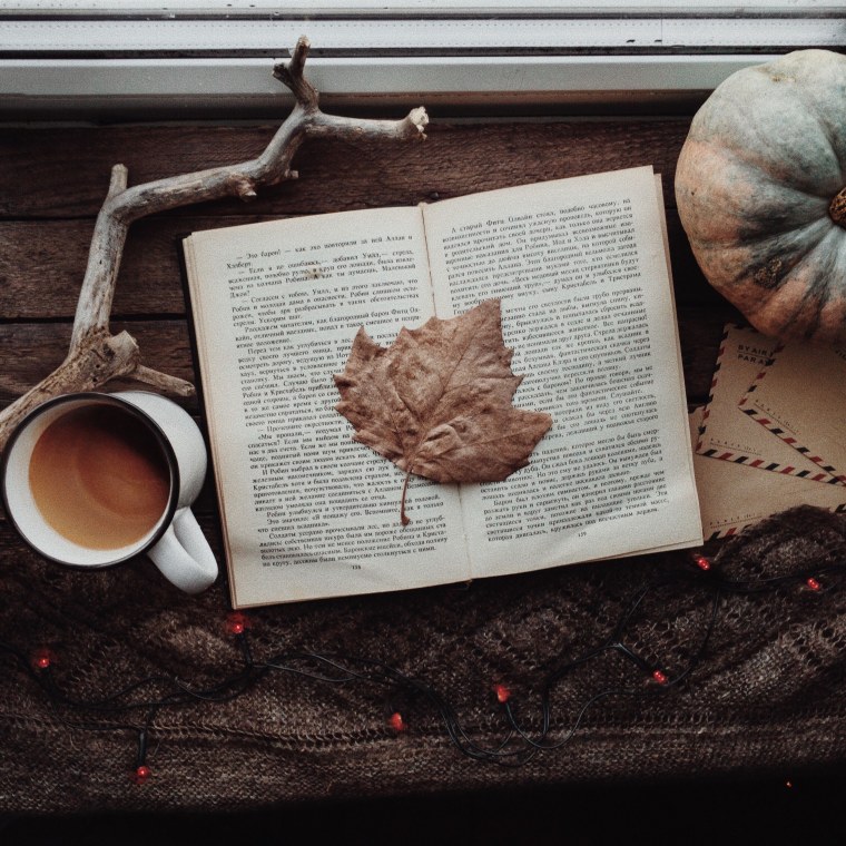 Осень книга кофе