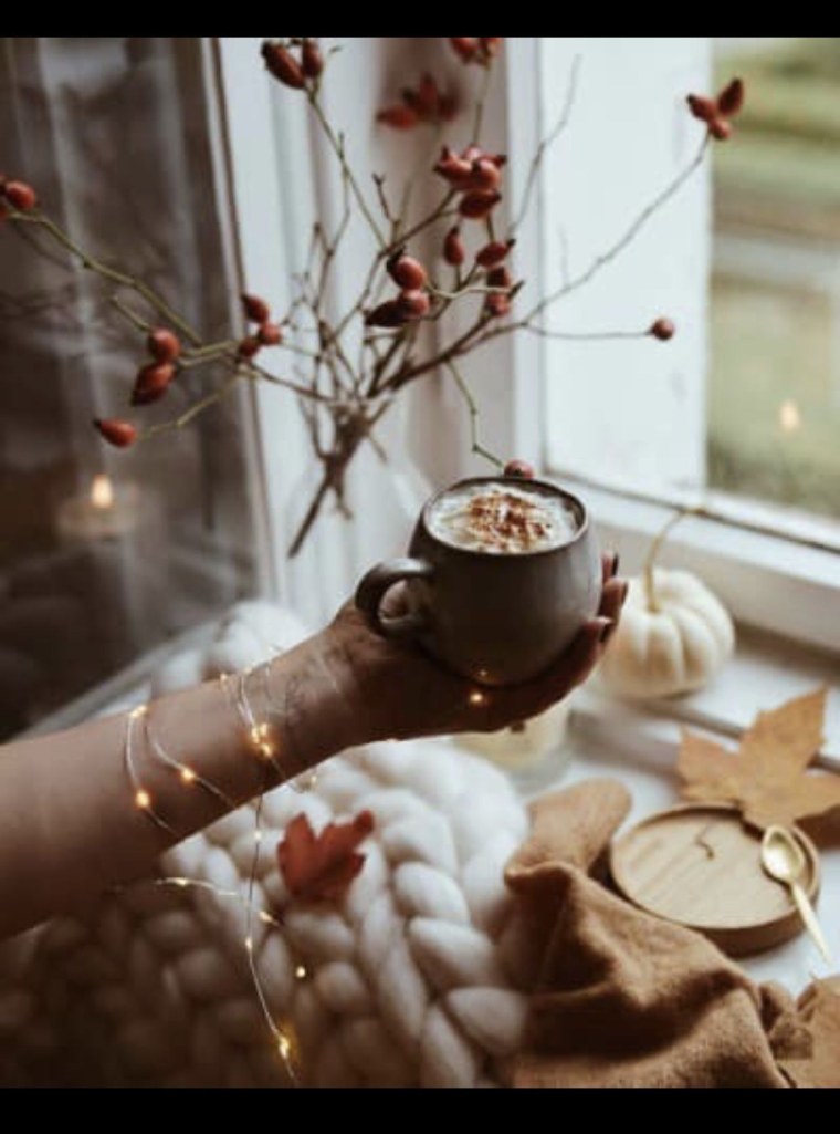 Уютный свитер кофе