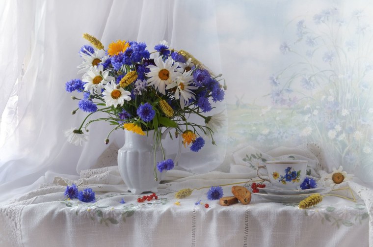 Васильки в вазе