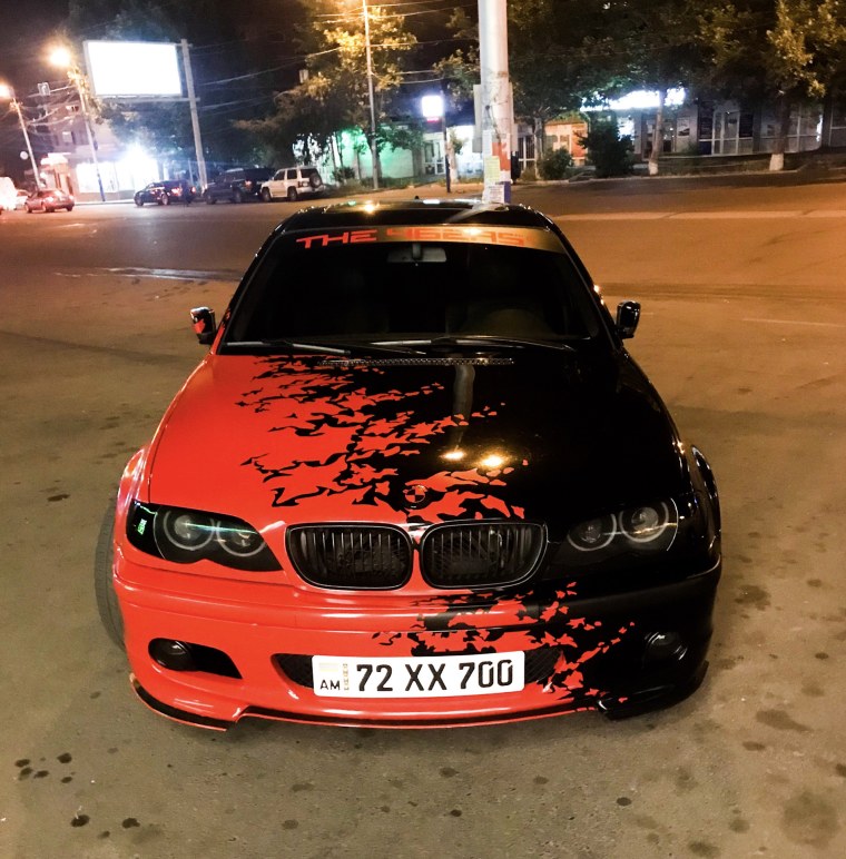 БМВ е39 черно красная