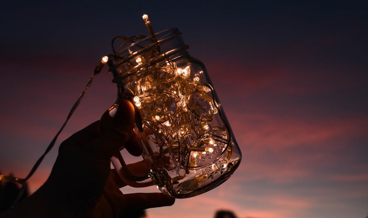 Гирлянда в руках