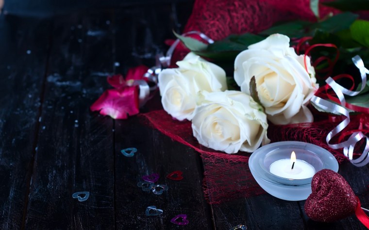 Девушка сердце цветы