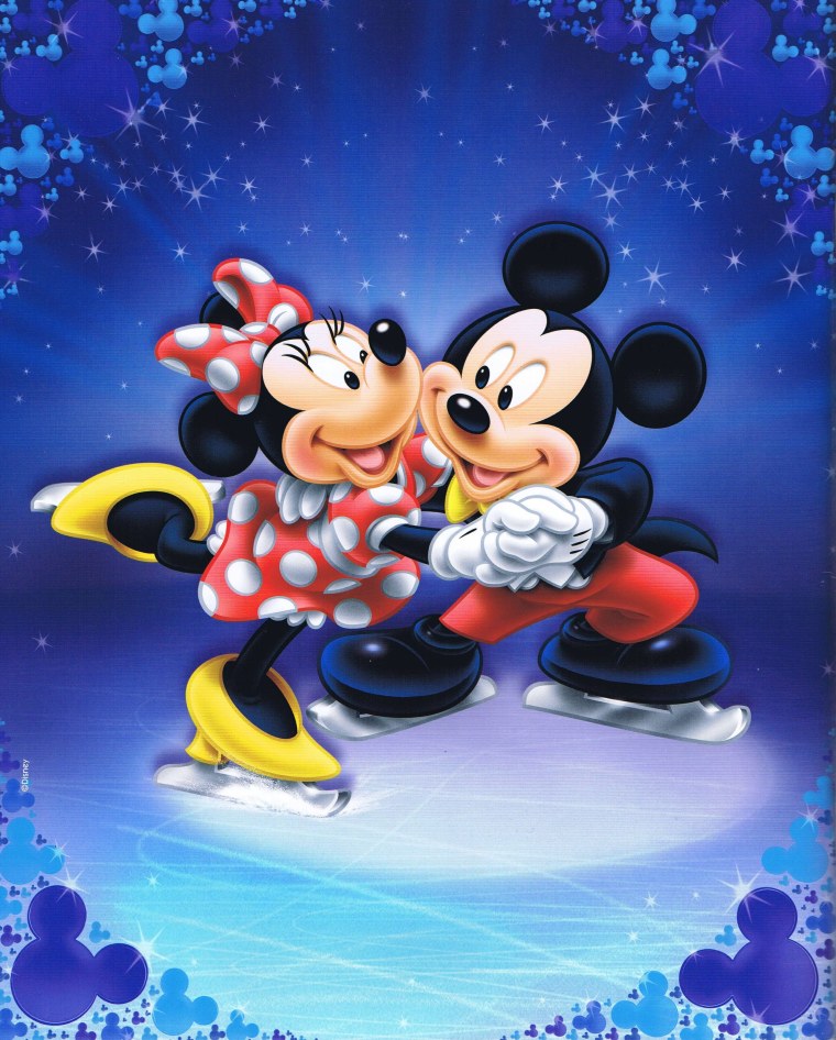 Микки Маус на Цветном фоне