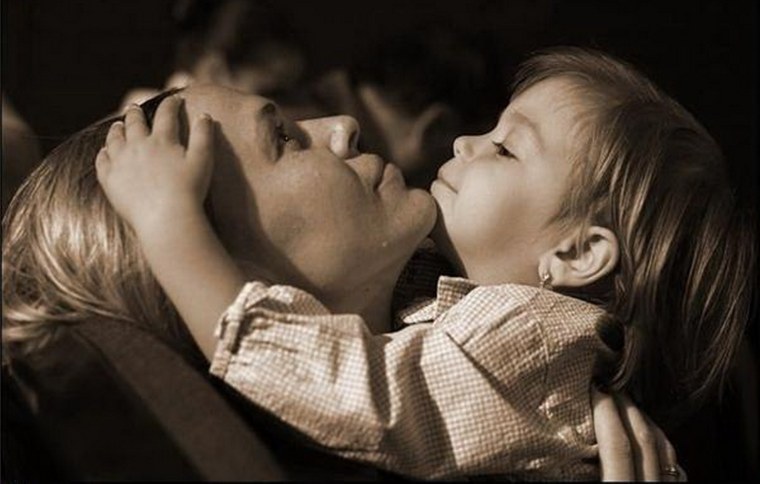 Мама нежность любовь