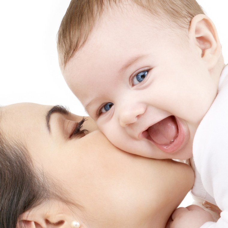 Мама с новорожденным на Светлом фоне