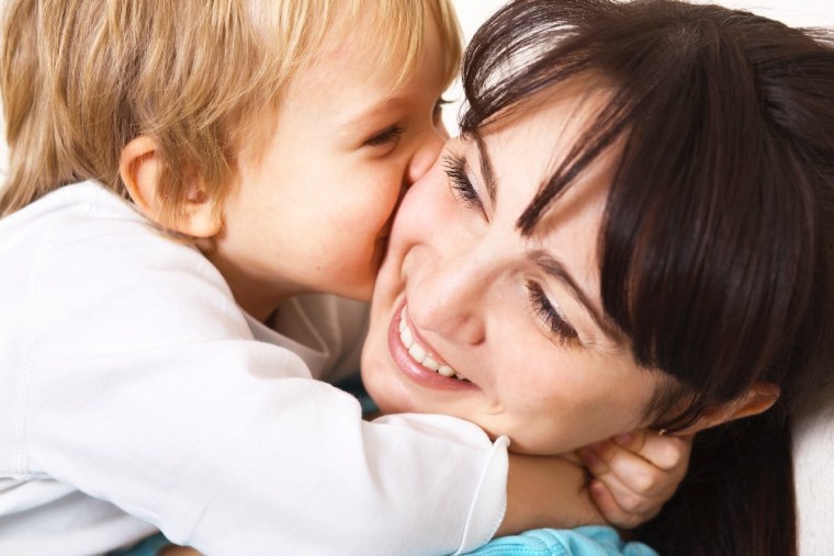 Объятия мамы и ребенка